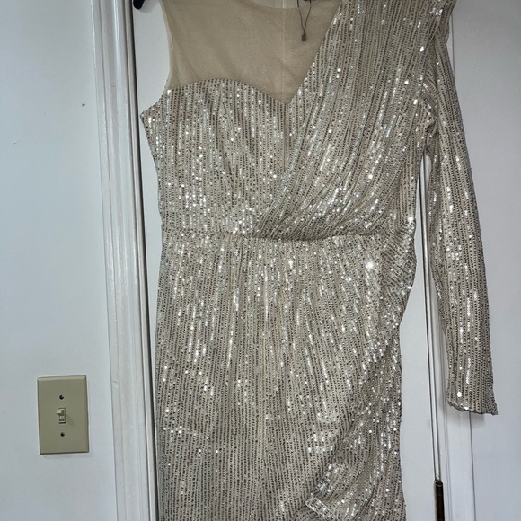 Mesh one shoulder sequins wrap dress - Picture 2 of 10